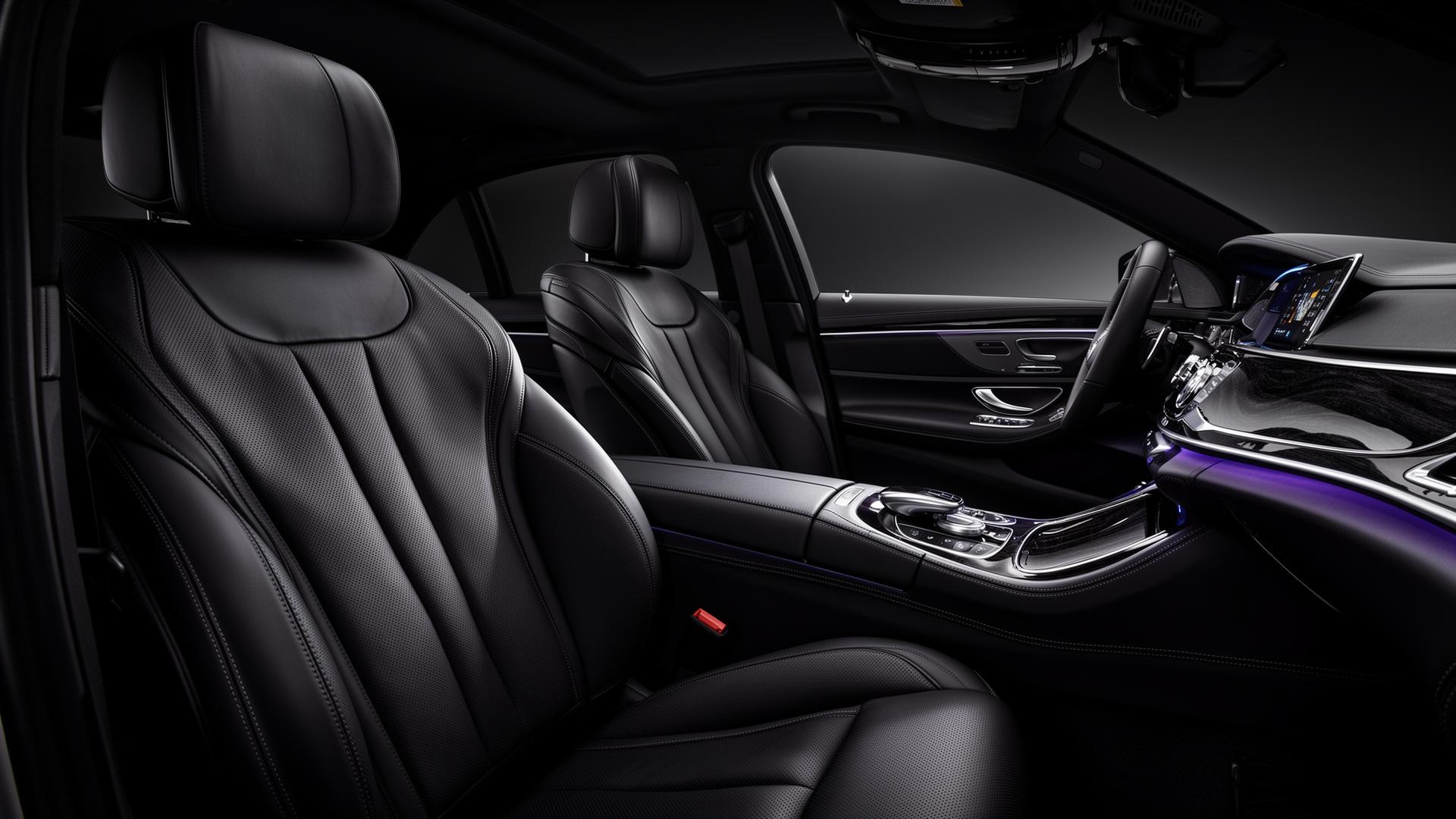 Interior automotivo de luxo em couro premium